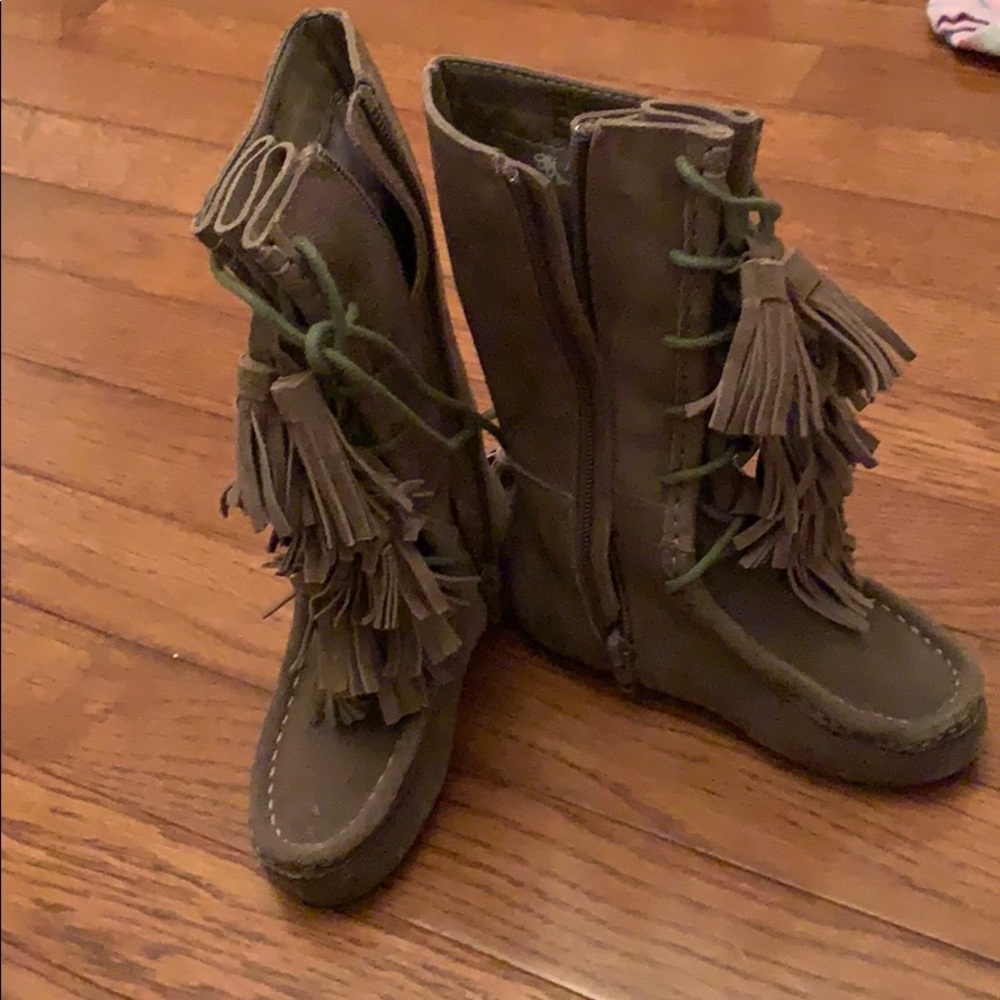 Kids Brown moccasin boots